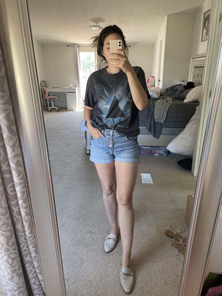 Summer Mom Outfits Band tee and Shorts 